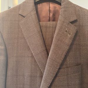 Brown plaid Joseph A Banks suit. Jacket 40r pants 34w. Brand new with tags